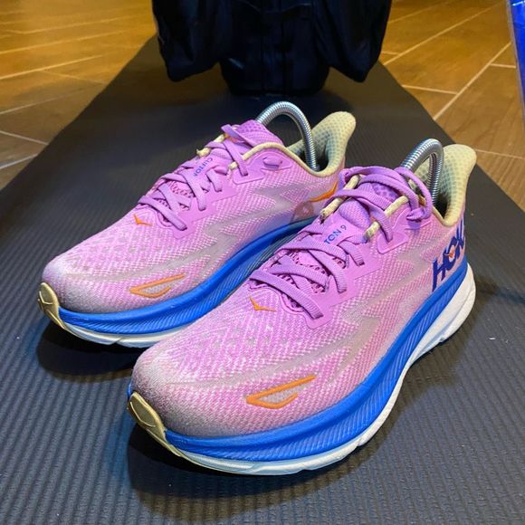 HOKA ONE ONE CLIFTON 9 - Women’s Running Shoes - SIZE 8.5B - Picture 1 of 11